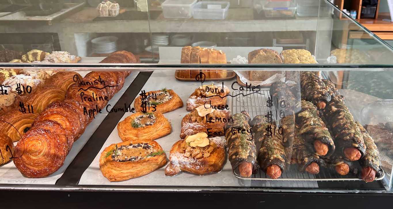 Lumière pastry display case